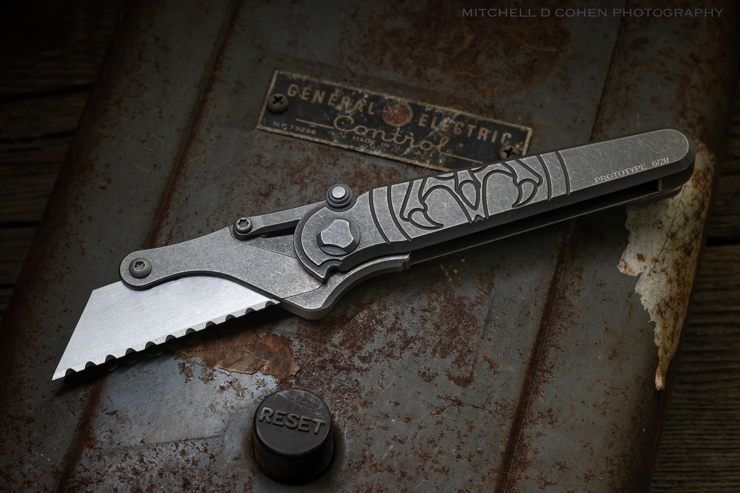 Hawk Knives Beefs up Utility Blade with the Latch Lock Mechanism
