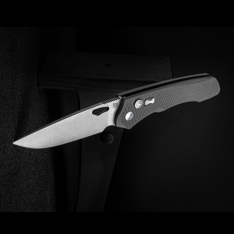 Real Steel Design Team Offers Griffin Model an Ultimatum